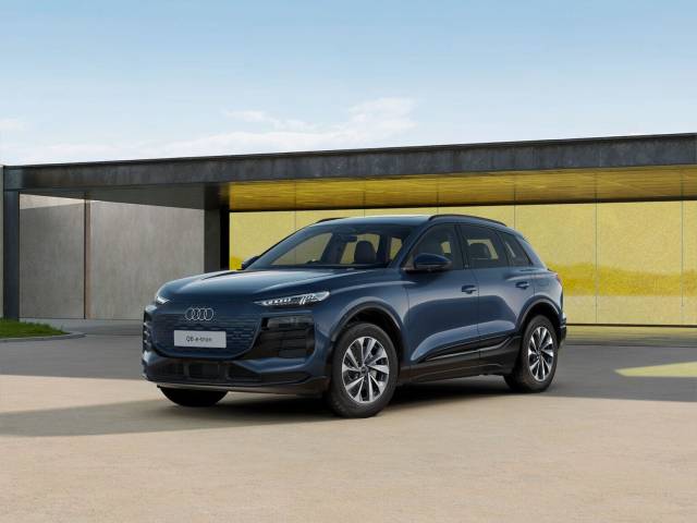 Audi Q6 e-tron AUDI Q6 SUV Sport e-tron performance 225,00 kW SUV Electric Plasma blue, metallic