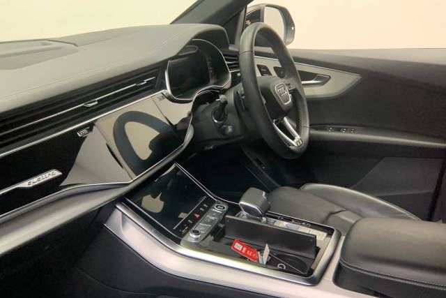 2024 Audi Q8 3.0 SUV  S line 50 TDI quattro 286 PS tiptronic