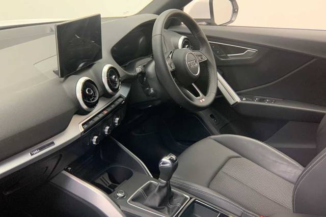 2024 Audi Q2 1.0 S line 30 TFSI  116 PS 6-speed