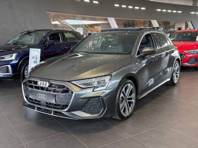 Audi A3 Sportback 1.5 AUDI A3 Sportback S line TFSI 116 PS S tronic Sportback Petrol Daytona grey, pearl effect