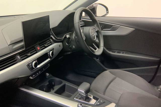 2022 Audi A4 Saloon 2.0 Technik 35 TFSI  150 PS S tronic