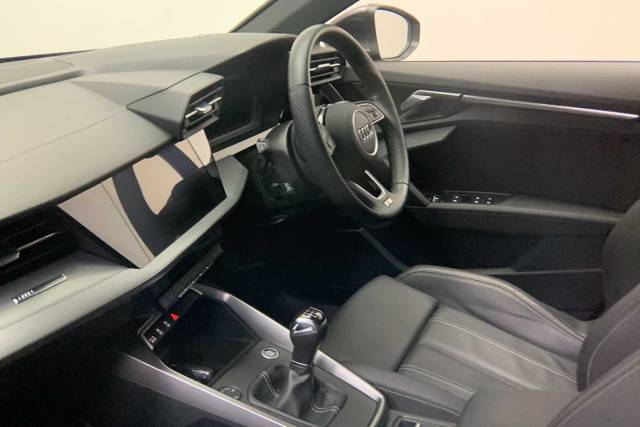 2024 Audi A3 Sportback 1.0 S line 30 TFSI  110 PS 6-speed