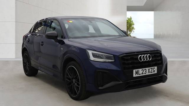 Audi Q2 1.5 Black Edition 35 TFSI  150 PS S tronic 4x4 vehicle Petrol Navarra Blue Metallic
