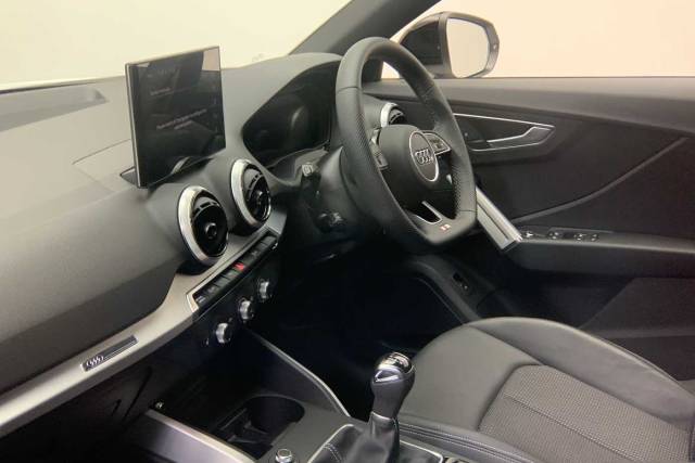 2025 Audi Q2 1.0 Black Edition 30 TFSI  116 PS 6-speed