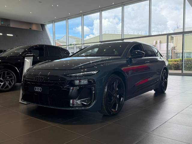 Audi A6 Avant AUDI A6 Avant Black Edition e-tron performance 270,00 kW Estate Electric Plasma blue, metallic