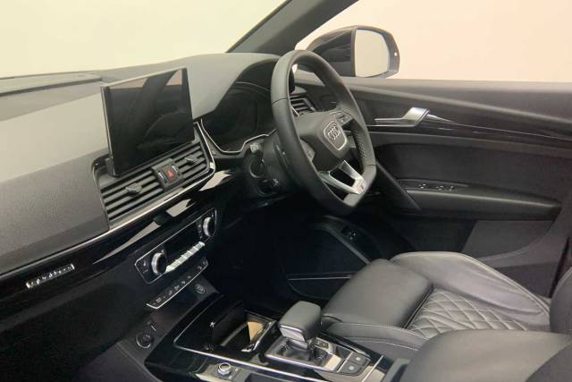 2024 Audi Q5 TFSI e 2.0 Black Edition 50 TFSI e quattro 299 PS S tronic