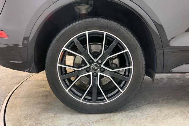 2024 Audi Q5 TFSI e 2.0 Black Edition 50 TFSI e quattro 299 PS S tronic