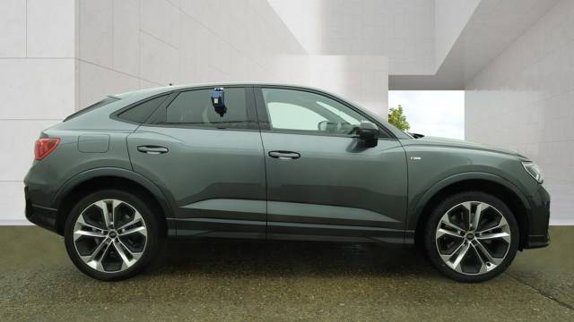 2023 Audi Q3 Sportback TFSI e 1.4 Black Edition 45 TFSI e  245 PS S tronic