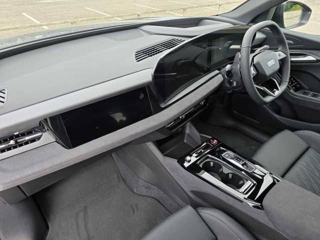 2026 Audi Q6 e-tron SQ6 SUV Black Edition e-tron  360,00 kW
