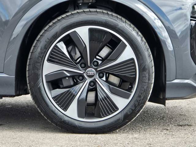 2026 Audi Q6 e-tron SQ6 SUV Black Edition e-tron  360,00 kW