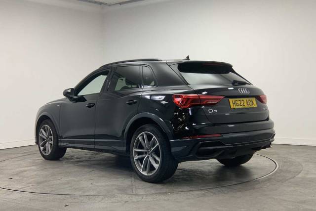 2022 Audi Q3 1.5 Black Edition 35 TFSI  150 PS S tronic