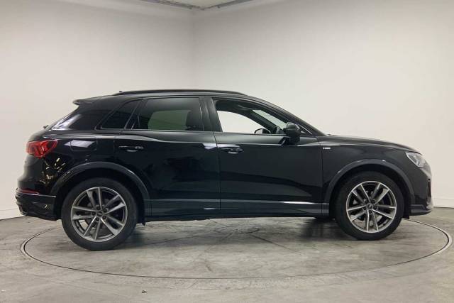 2022 Audi Q3 1.5 Black Edition 35 TFSI  150 PS S tronic