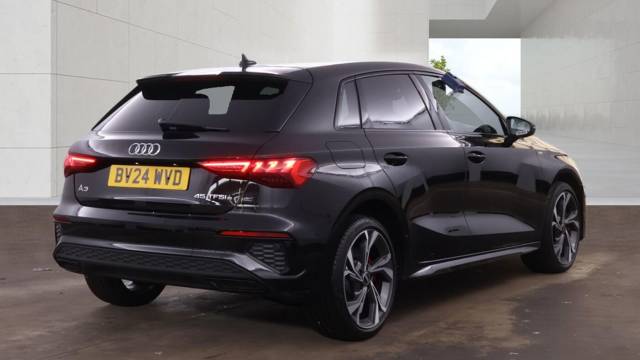 2024 Audi A3 Sportback 1.4 S line Competition 45 TFSI e  245 PS S tronic
