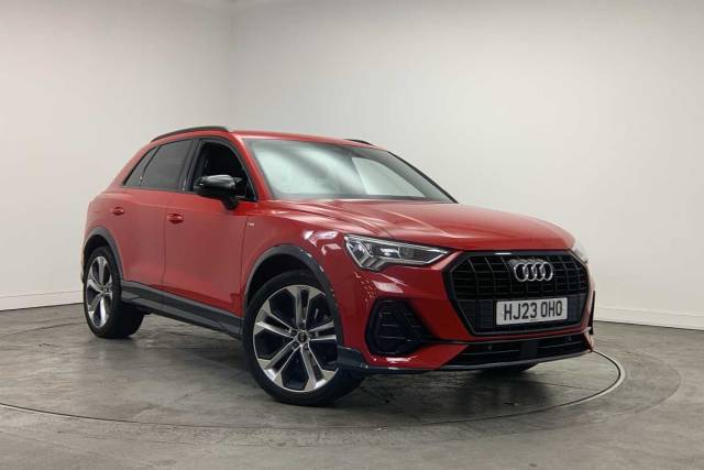Audi Q3 2.0 Black Edition 35 TDI  150 PS S tronic 4x4 vehicle Diesel Tango red, metallic