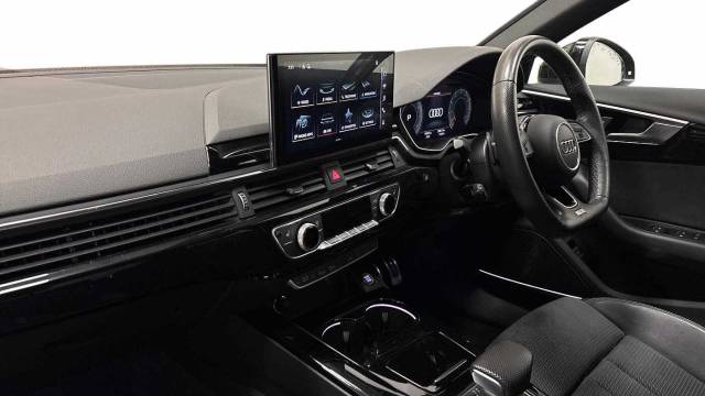 2022 Audi A4 Saloon 2.0 Black Edition 40 TFSI  204 PS S tronic