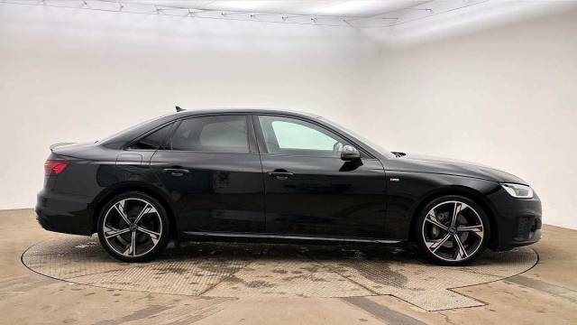 2022 Audi A4 Saloon 2.0 Black Edition 40 TFSI  204 PS S tronic