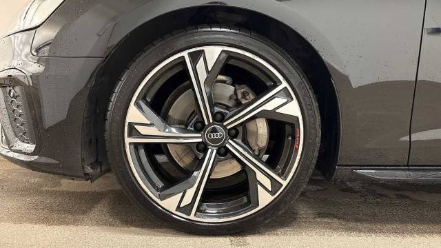 2022 Audi A4 Saloon 2.0 Black Edition 40 TFSI  204 PS S tronic