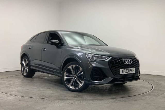 Audi Q3 Sportback TFSI e 1.4 Black Edition 45 TFSI e  245 PS S tronic 4x4 vehicle Hybrid Daytona grey, pearl effect