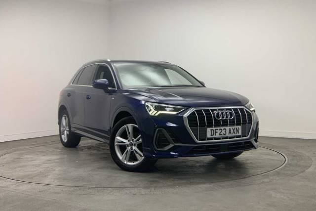 Audi Q3 1.5 S line 35 TFSI  150 PS S tronic 4x4 vehicle Petrol Navarra blue, metallic