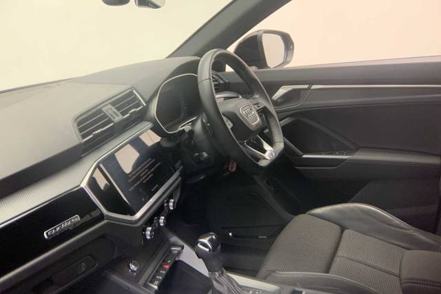2022 Audi Q3 Sportback 2.0 Black Edition 40 TFSI quattro 190 PS S tronic