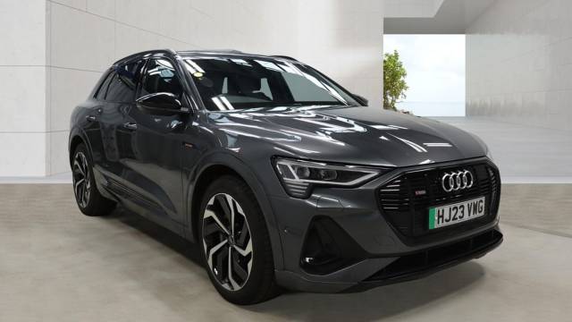 Audi E-tron Black Edition 55 quattro 300,00 kW 4x4 vehicle Electric Daytona grey, pearl effect