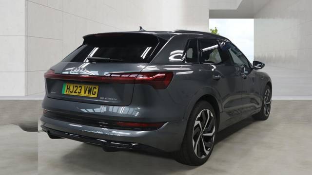 2023 Audi E-tron Black Edition 55 quattro 300,00 kW