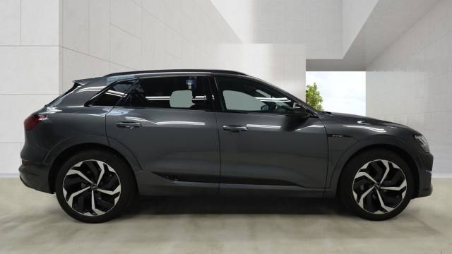 2023 Audi E-tron Black Edition 55 quattro 300,00 kW