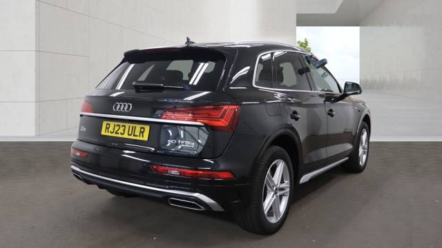 2023 Audi Q5 TFSI e 2.0 S line 50 TFSI e quattro 299 PS S tronic