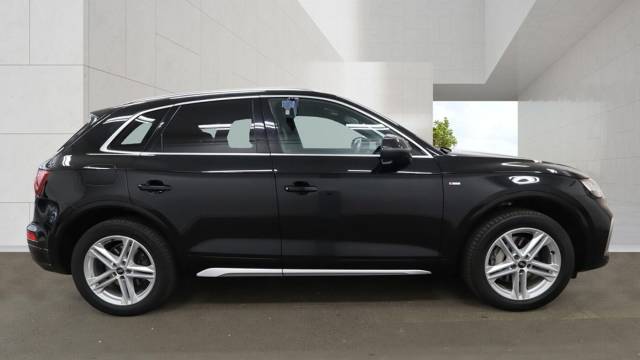 2023 Audi Q5 TFSI e 2.0 S line 50 TFSI e quattro 299 PS S tronic