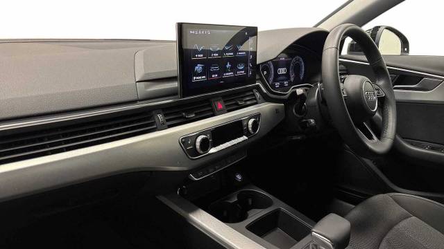2023 Audi A4 Saloon 2.0 Technik 35 TFSI  150 PS S tronic