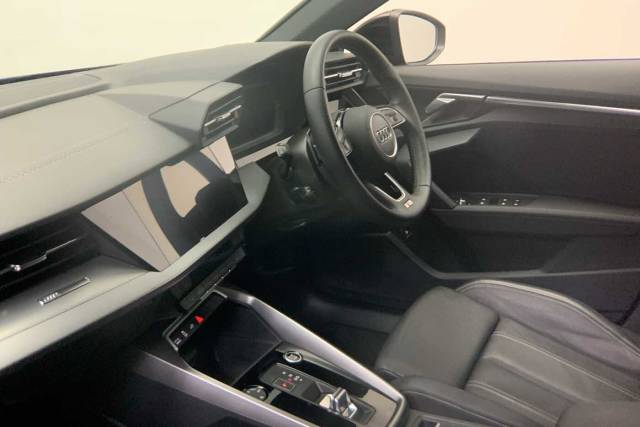 2024 Audi A3 Sportback 1.4 S line Competition 45 TFSI e  245 PS S tronic