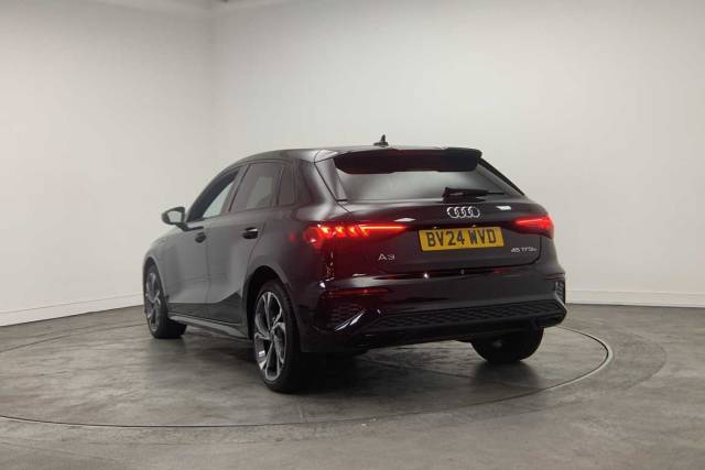 2024 Audi A3 Sportback 1.4 S line Competition 45 TFSI e  245 PS S tronic