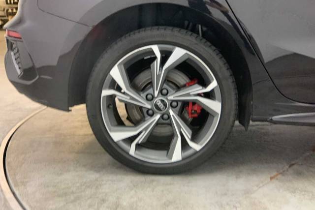 2024 Audi A3 Sportback 1.4 S line Competition 45 TFSI e  245 PS S tronic