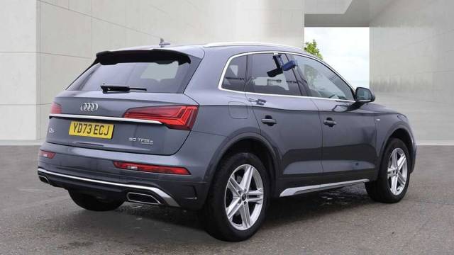 2023 Audi Q5 TFSI e 2.0 MY23.5 S line 50 TFSI e quattro 299 PS S tronic
