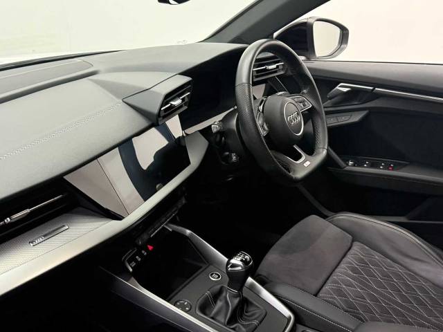 2022 Audi A3 Sportback 1.5 Edition 1 35 TFSI  150 PS 6-speed