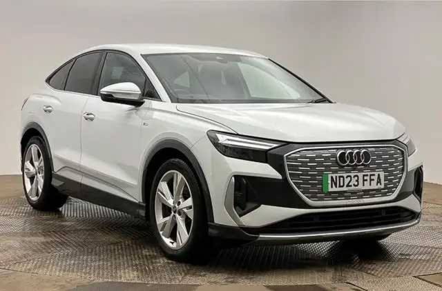 Audi Q4 Sportback e-tron Q4 Sportback S line 40 e-tron  150,00 kW 4x4 vehicle Electric Glacier white, metallic