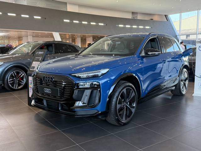 Audi Q6 e-tron AUDI Q6 SUV Black Edition e-tron performance 225,00 kW SUV Electric Ascari blue, metallic