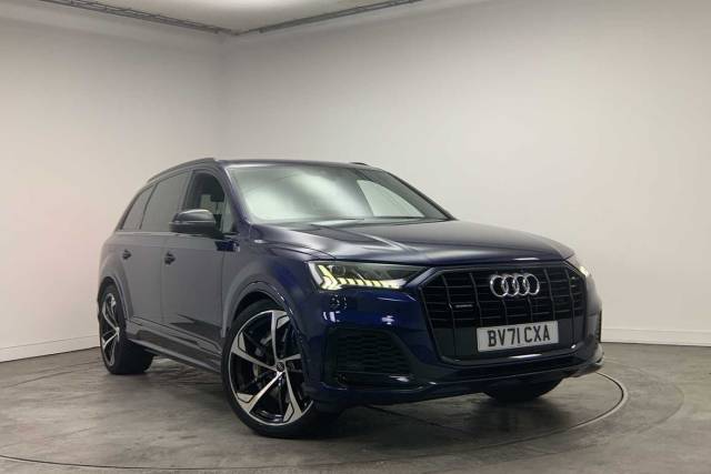 Audi Q7 TFSI e 3.0 Black Edition 55 TFSI e quattro 381 PS tiptronic 4x4 vehicle Hybrid Navarra Blue Metallic