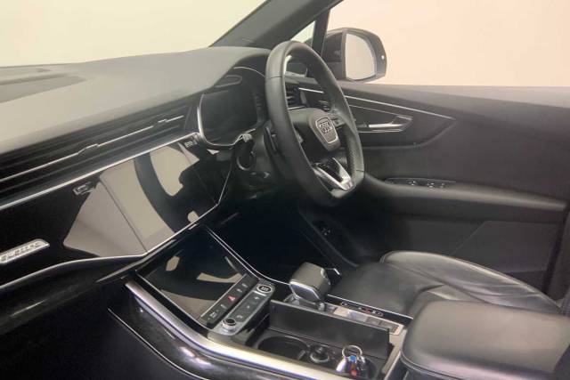 2021 Audi Q7 TFSI e 3.0 Black Edition 55 TFSI e quattro 381 PS tiptronic