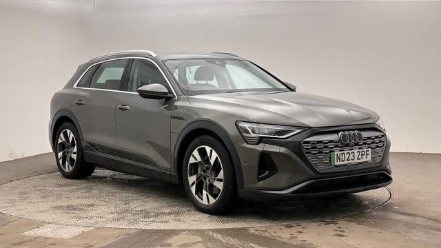 Audi Q8 e-tron Sport 50 e-tron quattro 250,00 kW 4x4 vehicle Electric Chronos grey, metallic