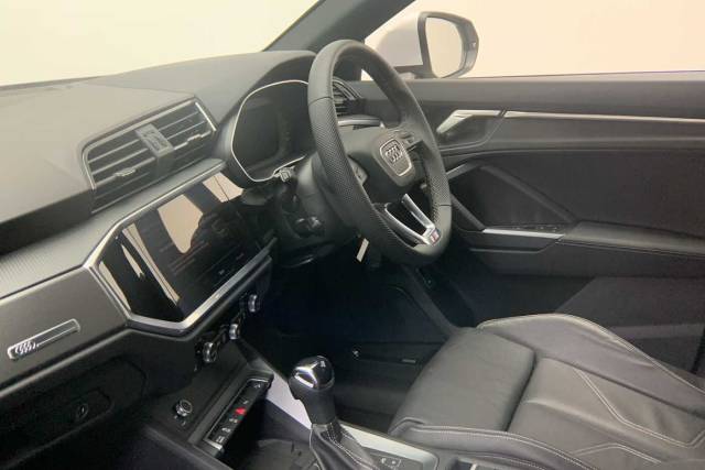 2025 Audi Q3 1.5 S line 35 TFSI  150 PS S tronic