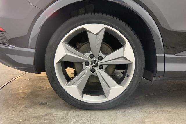 2024 Audi Q4 e-tron Q4  Black Edition 45 e-tron  210,00 kW