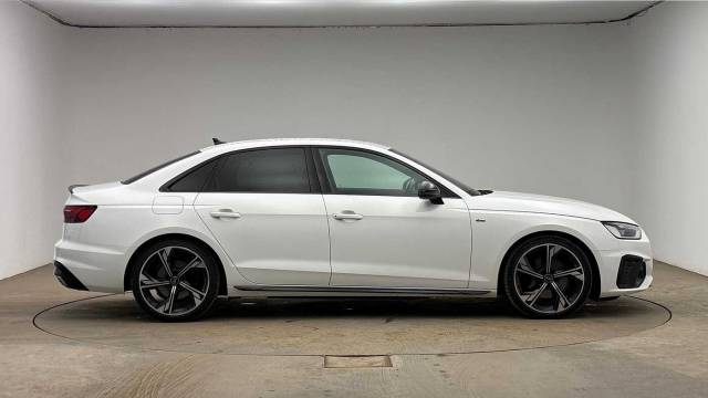 2022 Audi A4 Saloon 2.0 Black Edition 35 TFSI  150 PS S tronic