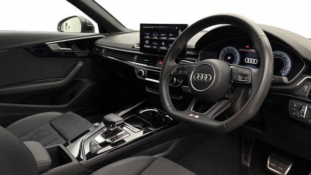 2022 Audi A4 Saloon 2.0 Black Edition 35 TFSI  150 PS S tronic