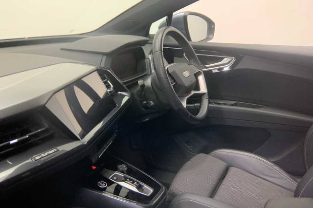 2023 Audi Q4 e-tron Q4  S line 40 e-tron  150,00 kW