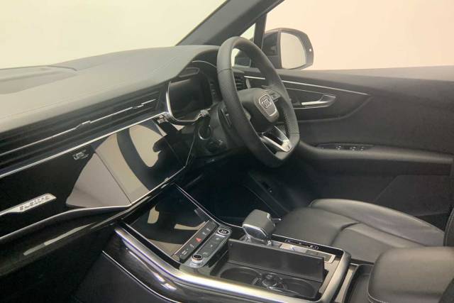 2025 Audi Q7 3.0 SUV  Black Edition 45 TDI quattro 231 PS tiptronic