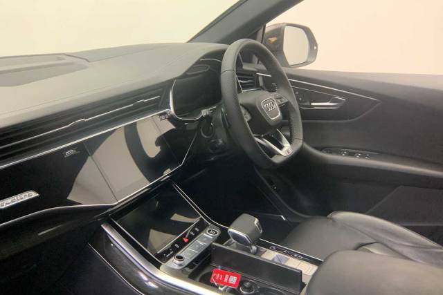 2025 Audi Q8 3.0 SUV  Black Edition 50 TDI quattro 286 PS tiptronic