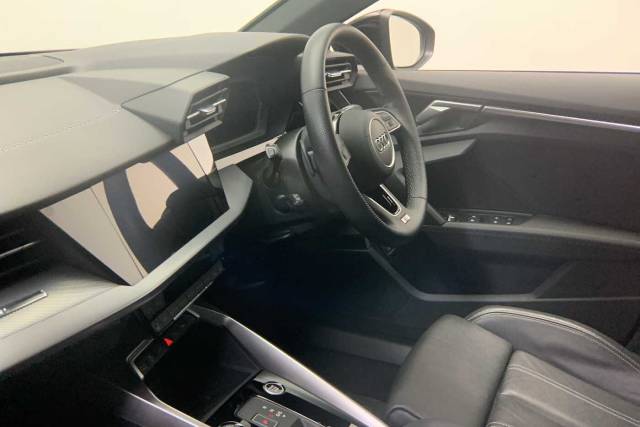 2024 Audi A3 Sportback 1.4 S line Competition 45 TFSI e  245 PS S tronic