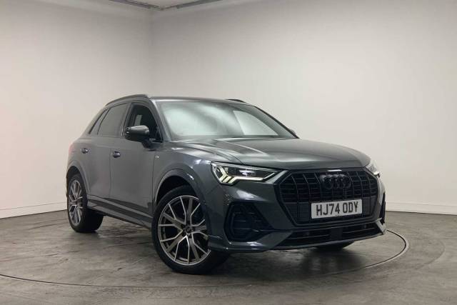 Audi Q3 1.5 Black Edition 35 TFSI  150 PS S tronic 4x4 vehicle Petrol Daytona Grey Pearl Effect