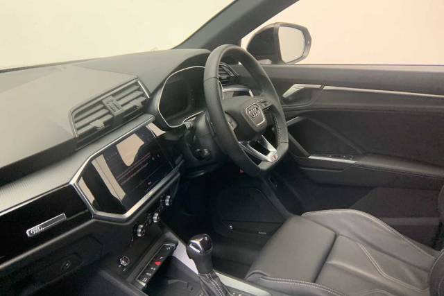 2024 Audi Q3 1.5 Black Edition 35 TFSI  150 PS S tronic